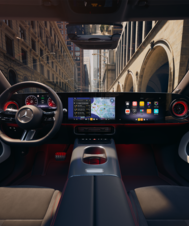 Ansicht des Cockpits eines Mercedes-Benz CLA mit EQ-Technologie, inklusive digitalem Display, Navigationssystem und hochwertiger Ausstattung. | © Mercedes-Benz